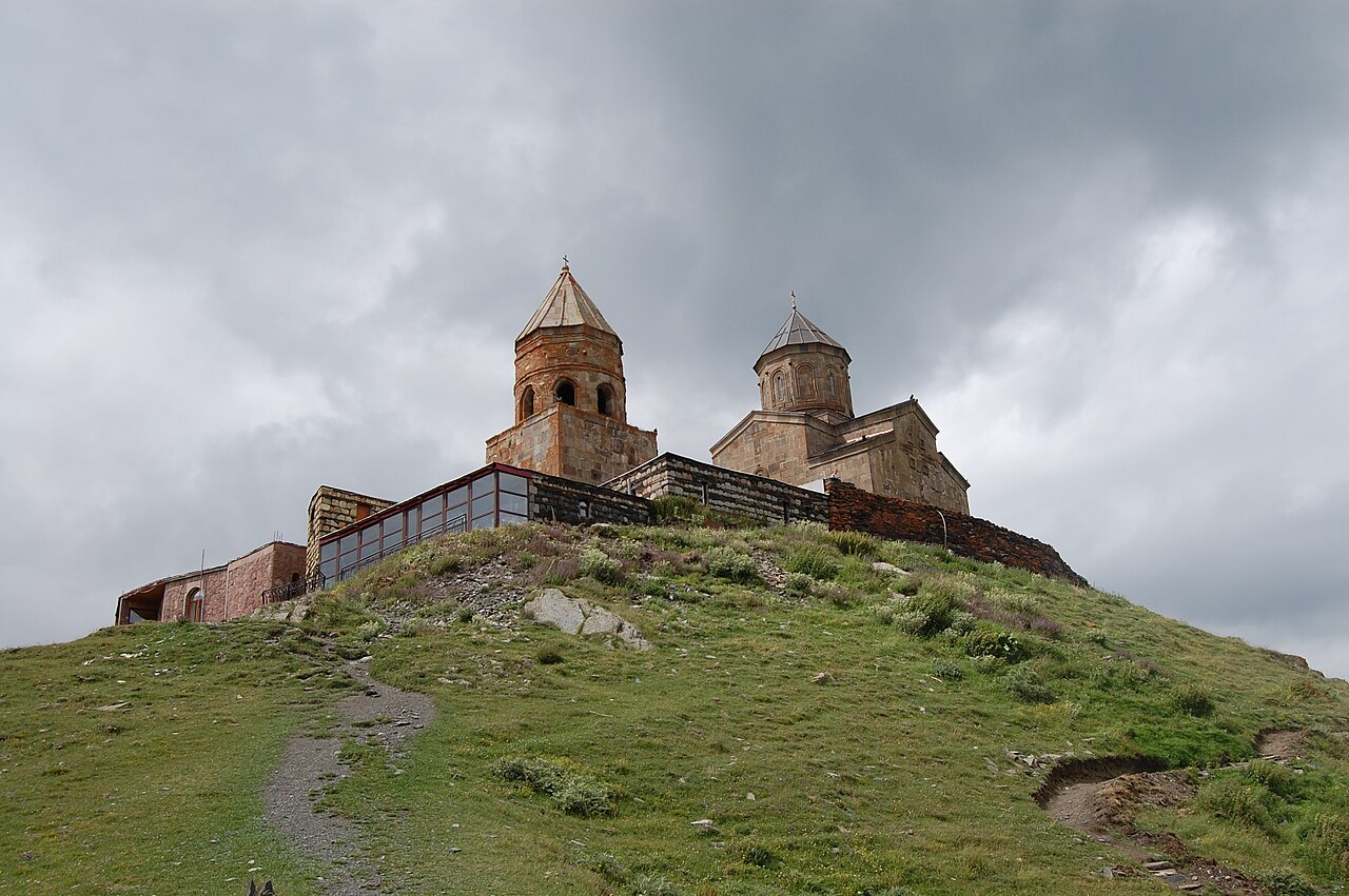 کلیسای تثلیث گرگتی در کازبگی؛ سفر توریستی به گرجستان