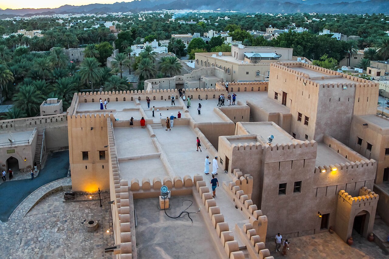 نمای هوایی قلعه نزوی؛ سفر توریستی به عمان